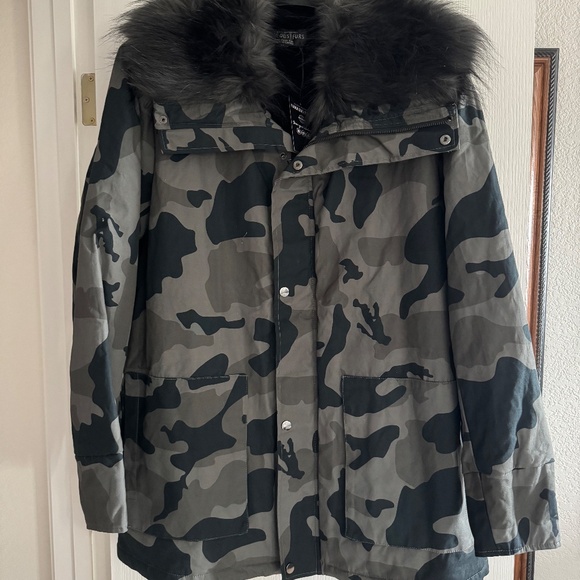 Adirondack Coat by Donna Salyer - Picture 4 of 4